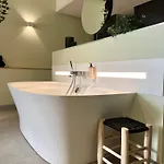 Mihotel Comte * ליון